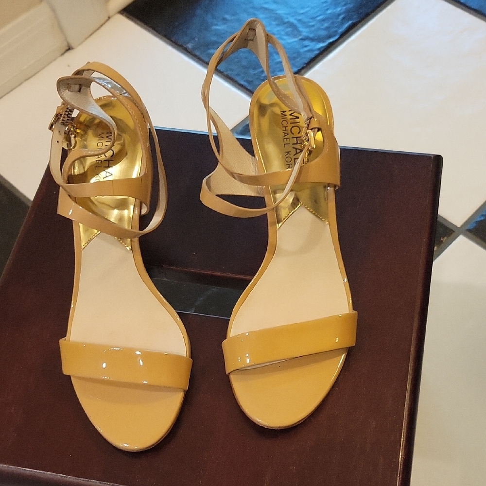 Michael Kors Women's Beige Sandals